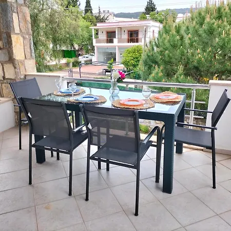 Appartement Two Bedroom Flat At - Upper Floor *