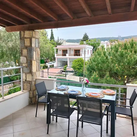 Two Bedroom Flat At - Upper Floor Appartement *