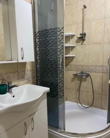Two Bedroom Flat At - Upper Floor Appartement *