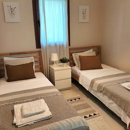 Two Bedroom Flat At - Upper Floor Appartement